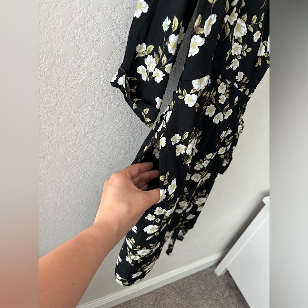 Lulus Black Floral Wrap Mini Dress size small - Picture 6 of 8